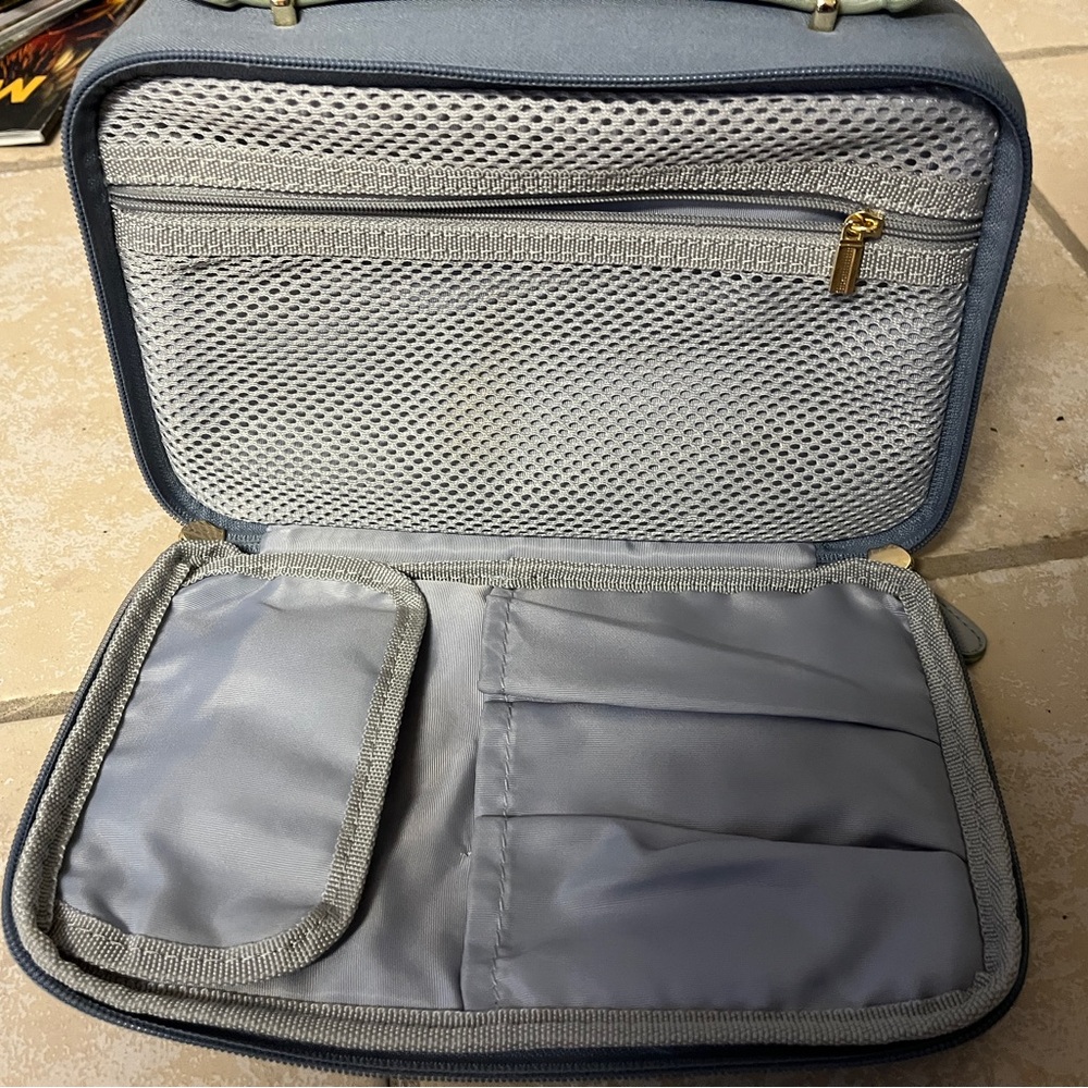 Elegant Gray Women’s Toiletry Bag
